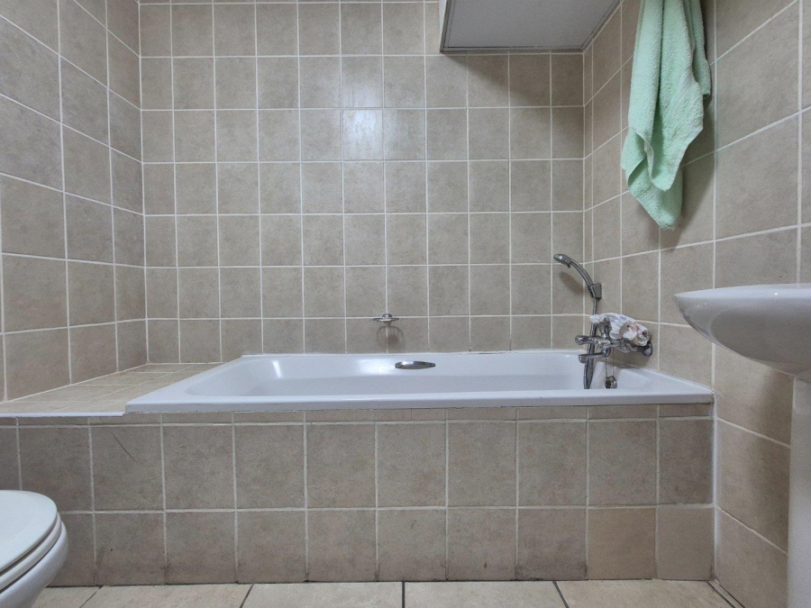 To Let 2 Bedroom Property for Rent in Wynberg Western Cape